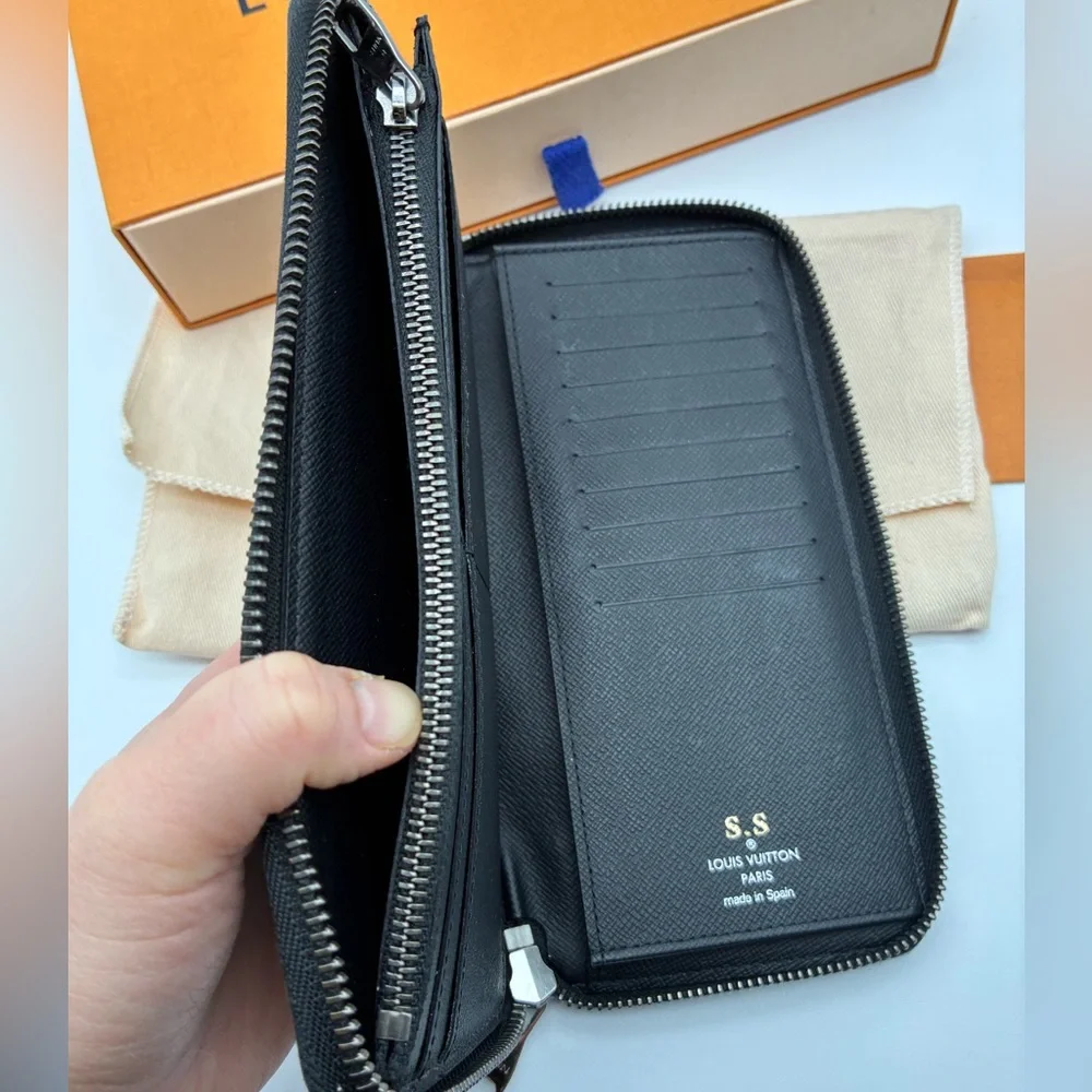 Louis Vuitton Black Monogram Eclipse zippy wallet with LV box and dust bag
